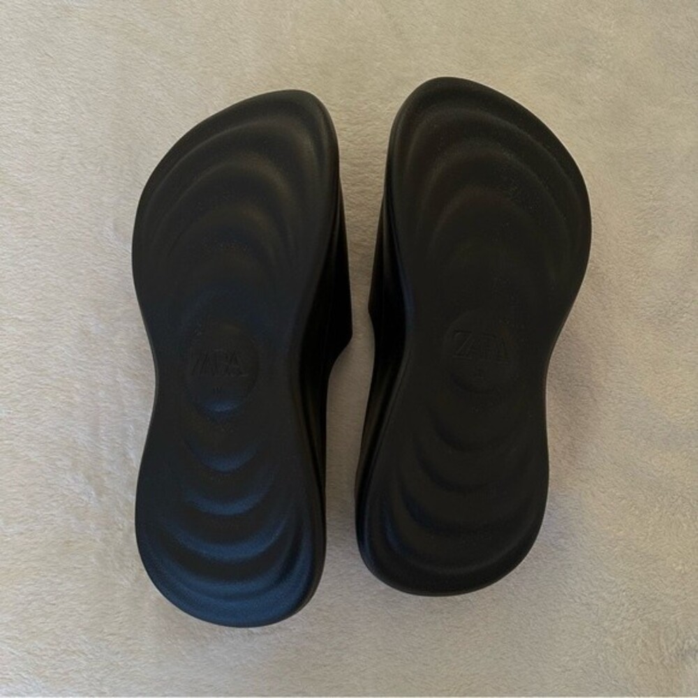 ZARA black rubberized flat sandals size 7.5 NWOT - Picture 5 of 9